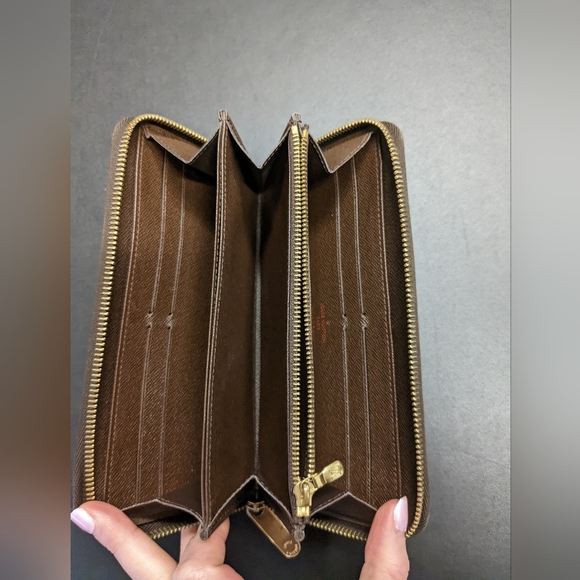 Louis Vuitton Damier Ebene Zippy Wallet - Picture 2 of 6